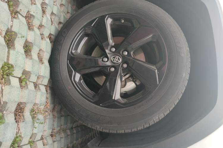 Used Toyota RAV4 Rongfang Plug-in Hybrid 2022 2.5L Four-Wheel Drive Flagship Pro Right Front Wheel Hub