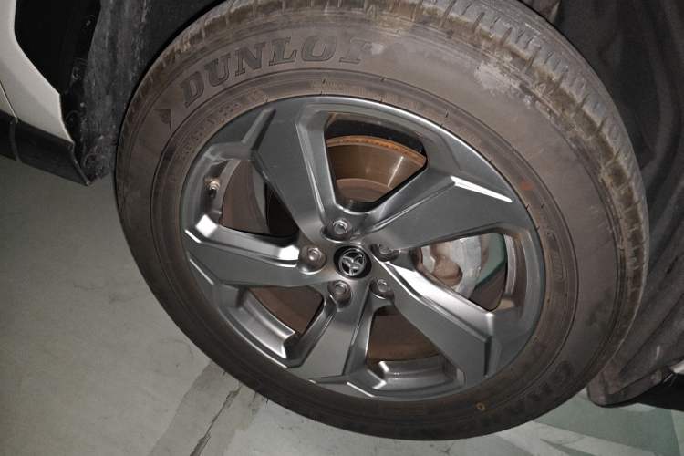 Used Toyota RAV4 Rongfang Plug-in Hybrid 2022 2.5L Two-Wheel Drive Elite Pro Right Front Wheel Hub