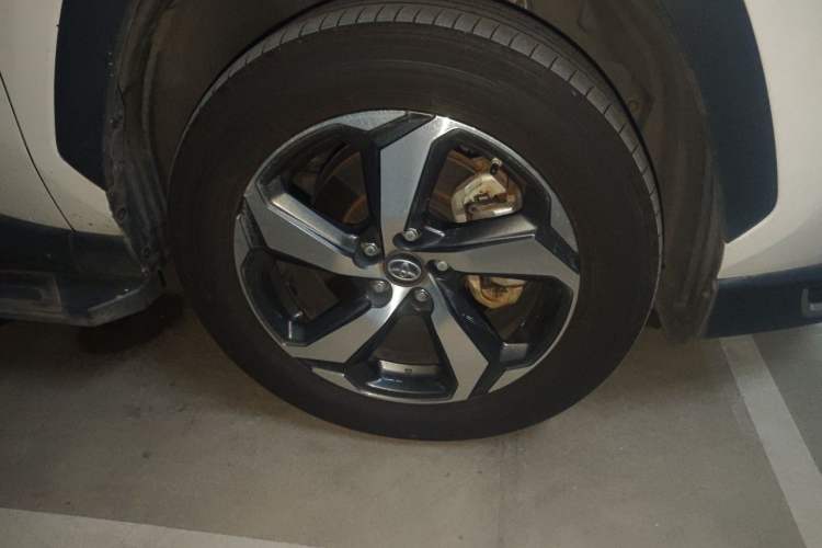 Used Toyota RAV4 Rongfang Plug-in Hybrid 2022 2.5L Two-Wheel Drive Elite Pro Right Front Wheel Hub