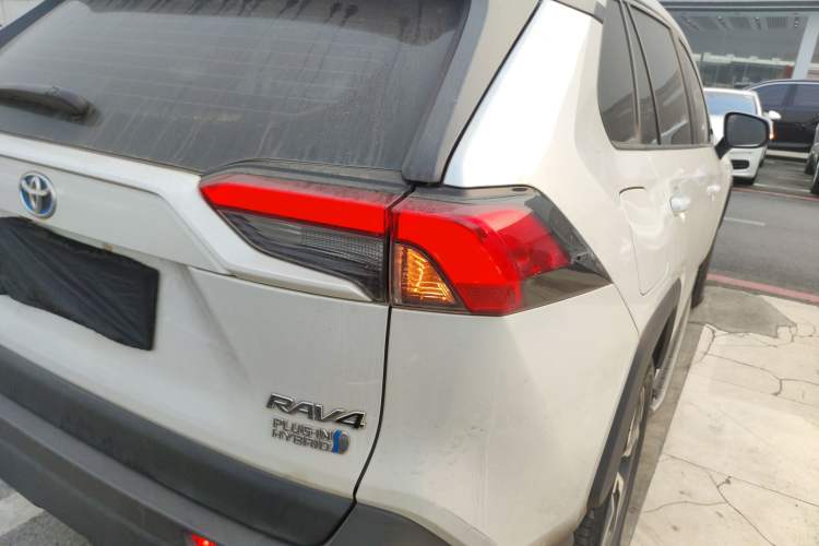 Used Toyota RAV4 Rongfang Plug-in Hybrid 2022 2.5L Two-Wheel Drive Elite Pro Right Rear Taillight