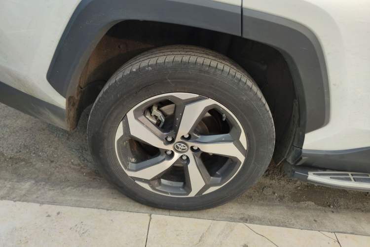 Used Toyota RAV4 Rongfang Plug-in Hybrid 2022 2.5L Two-Wheel Drive Elite Pro Right Rear Wheel Hub