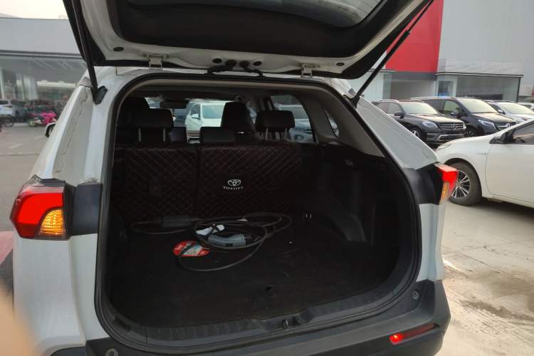 Used Toyota RAV4 Rongfang Plug-in Hybrid 2022 2.5L Two-Wheel Drive Elite Pro Trunk