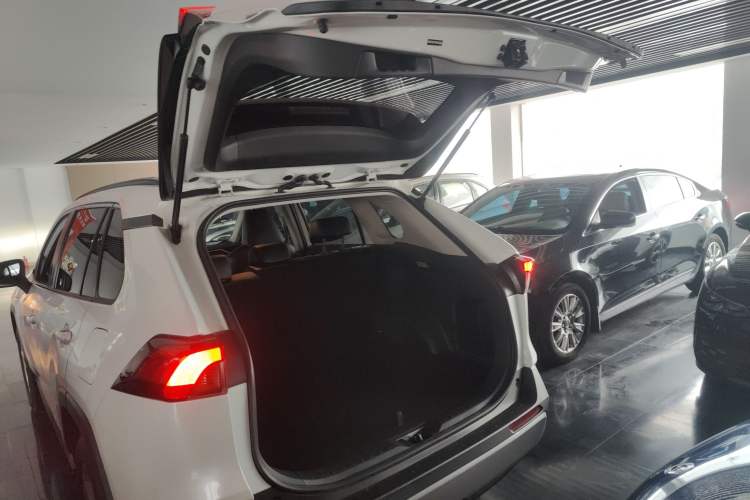 Used Toyota RAV4 Rongfang Plug-in Hybrid 2022 2.5L Two-Wheel Drive Elite Pro Trunk