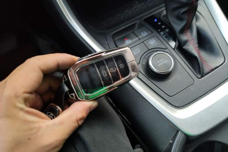Used Toyota RAV4 Rongfang Plug-in Hybrid 2022 2.5L Two-Wheel Drive Elite Pro Vehicle Key
