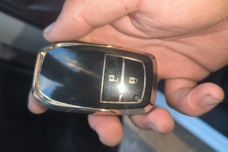 Used Toyota RAV4 Rongfang Plug-in Hybrid 2022 2.5L Two-Wheel Drive Elite Pro Vehicle Key
