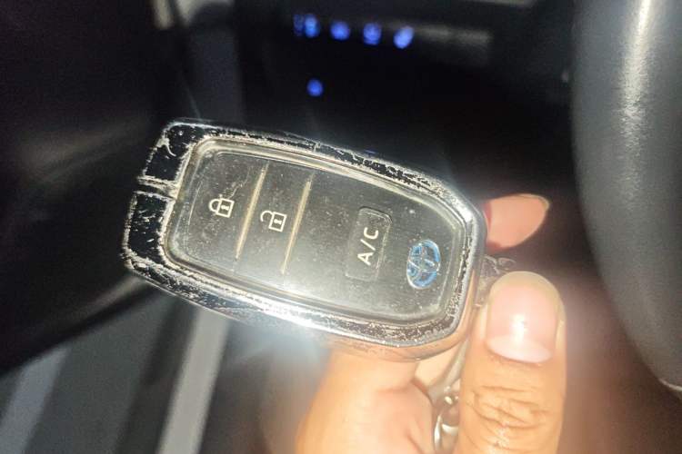 Used Toyota RAV4 Rongfang Plug-in Hybrid 2022 2.5L Two-Wheel Drive Elite Pro Vehicle Key