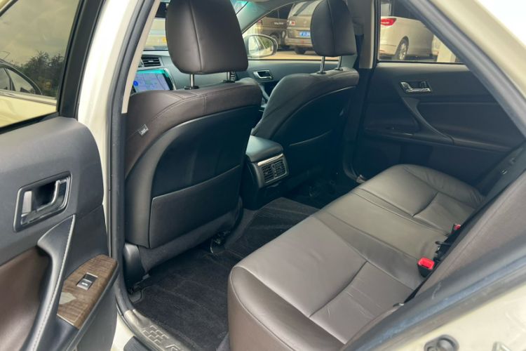 Used Toyota Reiz 2013 2.5V Elite Edition Interior 1