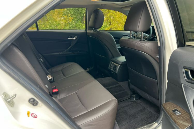 Used Toyota Reiz 2013 2.5V Elite Edition Interior 3