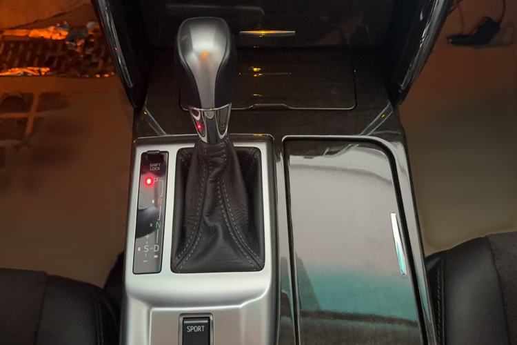 Used Toyota Reiz 2013 2.5V Shangrui Edition Interior 6