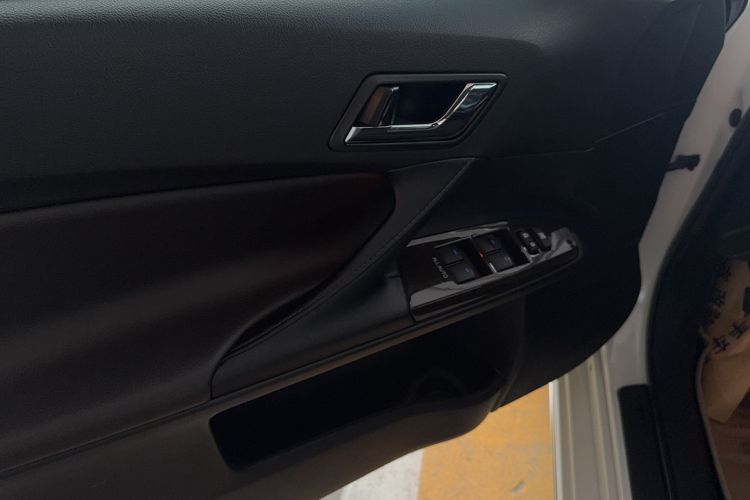 Used Toyota Reiz 2013 2.5V Shangrui Edition Interior 9