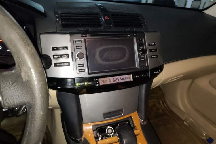 Used Toyota Reiz 2006 2.5S Audio And AC Panel