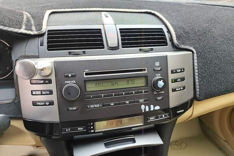 Used Toyota Reiz 2006 2.5S Special Edition Audio And AC Panel
