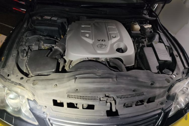 Used Toyota Reiz 2006 2.5S Engine Bay