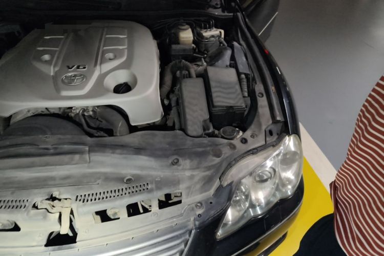 Used Toyota Reiz 2006 2.5S Engine Bay Left