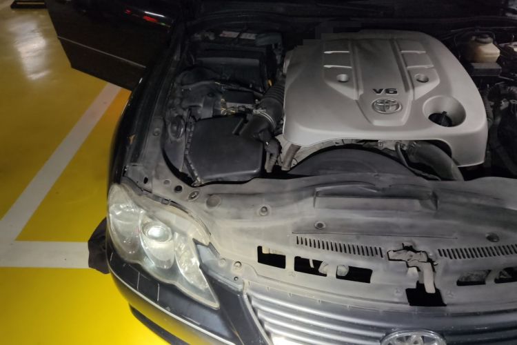 Used Toyota Reiz 2006 2.5S Engine Bay Right