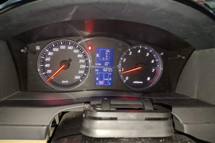 Used Toyota Reiz 2006 2.5S Odometer Close Up