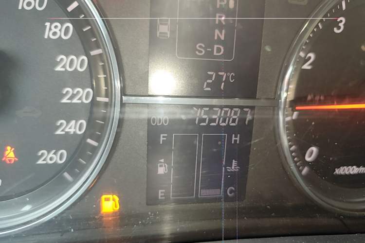 Used Toyota Reiz 2006 2.5S Special Edition Odometer Close Up