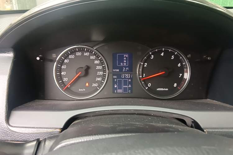Used Toyota Reiz  Odometer Close Up