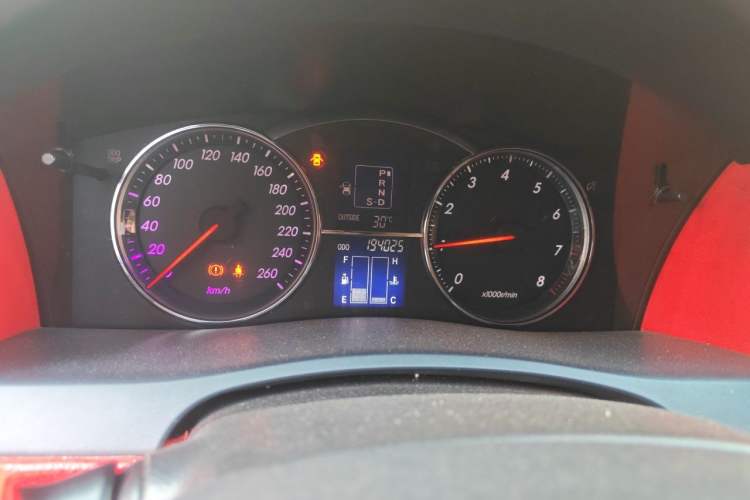 Used Toyota Reiz 2006 2.5V Odometer Close Up