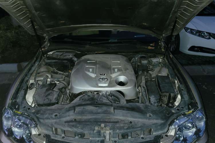 Used Toyota Reiz 2006 2.5V Engine Bay