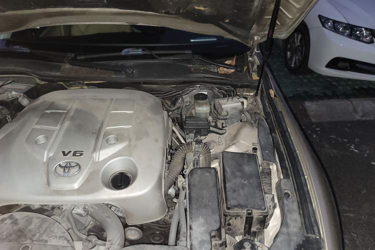 Used Toyota Reiz 2006 2.5V Engine Bay Left