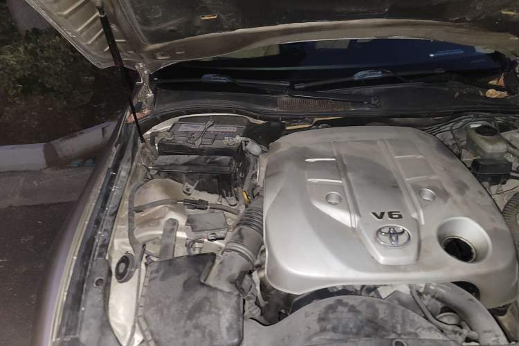 Used Toyota Reiz 2006 2.5V Engine Bay Right