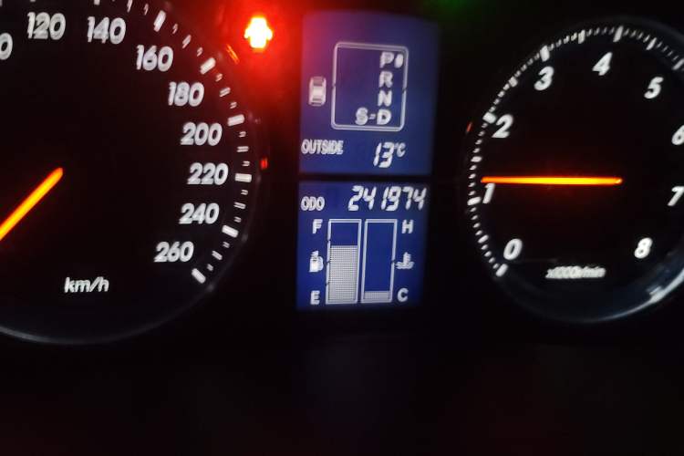 Used Toyota Reiz 2006 2.5V Odometer Close Up