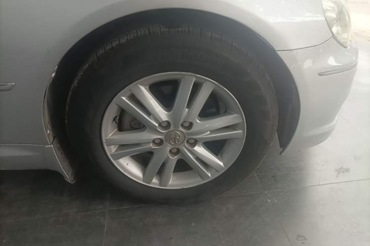 Used Toyota Reiz 2006 2.5S Special Edition Right Front Wheel Hub
