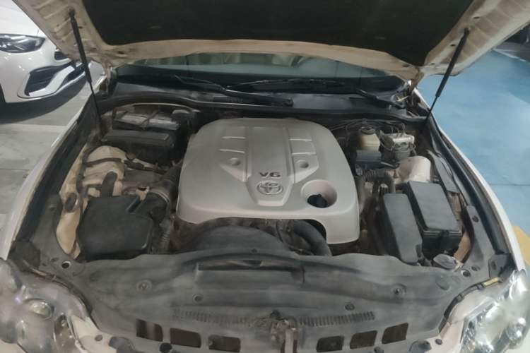 Used Toyota Reiz 2006 2.5V Engine Bay
