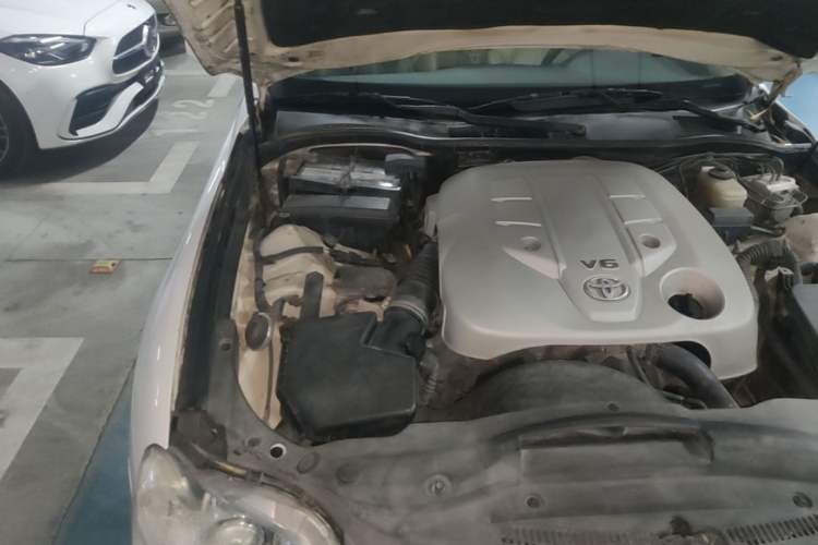 Used Toyota Reiz 2006 2.5V Engine Bay Right