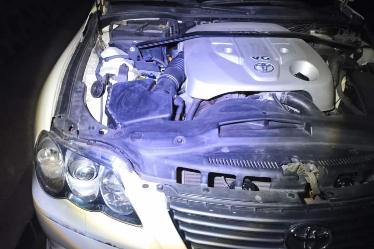 Used Toyota Reiz 2006 2.5S Engine Bay Right