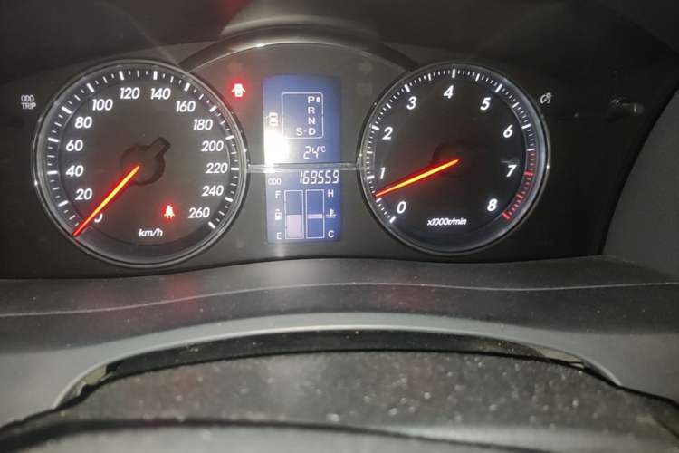 Used Toyota Reiz 2006 2.5V Odometer Close Up