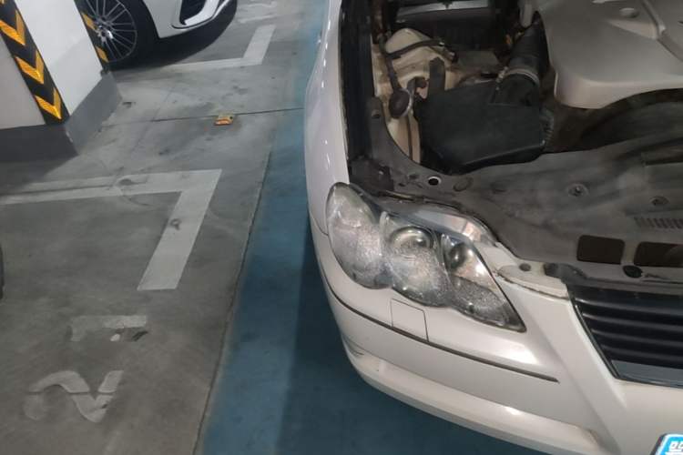 Used Toyota Reiz 2006 2.5V Right Front Headlight