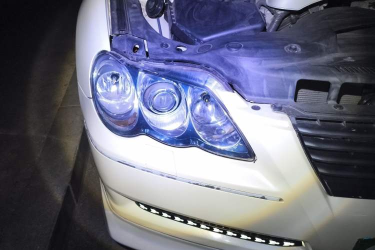 Used Toyota Reiz 2006 2.5S Right Front Headlight