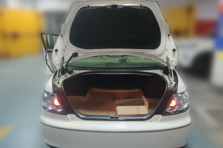 Used Toyota Reiz 2006 2.5V Trunk