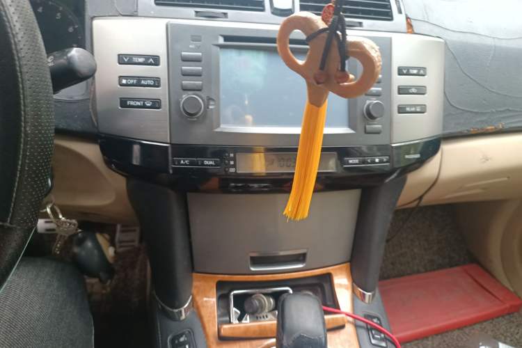 Used Toyota Reiz 2007 2.5S Leather Sunroof Version Audio And AC Panel