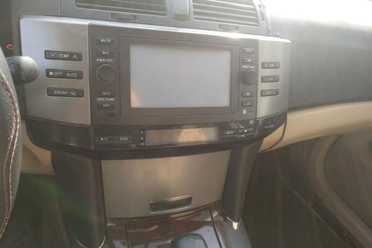 Used Toyota Reiz 2007 2.5S Audio And AC Panel