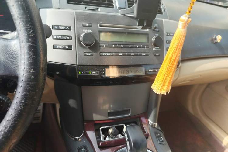 Used Toyota Reiz 2007 2.5S Leather Sunroof Version Audio And AC Panel