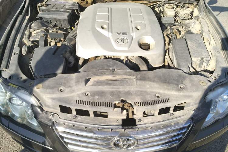 Used Toyota Reiz 2007 2.5S Engine Bay