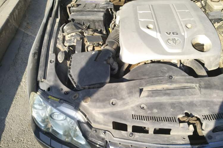 Used Toyota Reiz 2007 2.5S Engine Bay Right