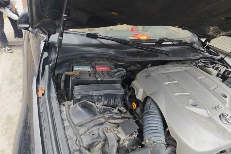 Used Toyota Reiz 2007 2.5S with Sunroof Engine Bay Right
