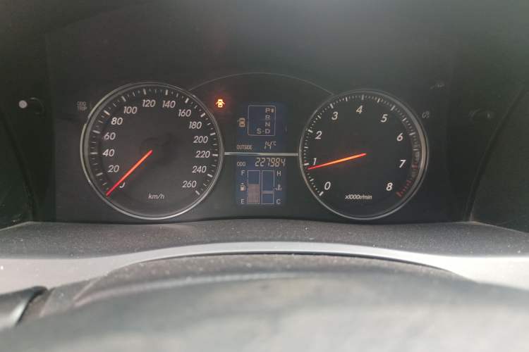 Used Toyota Reiz 2007 2.5S Leather Sunroof Version Odometer Close Up