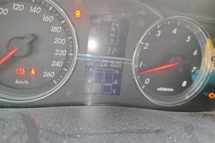 Used Toyota Reiz 2007 2.5S with Sunroof Odometer Close Up