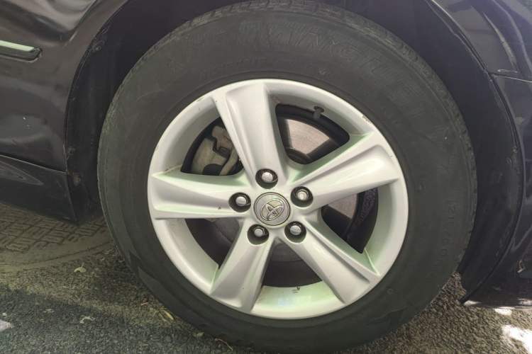 Used Toyota Reiz 2007 2.5S Leather Sunroof Version Right Front Wheel Hub