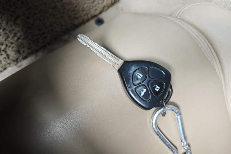 Used Toyota Reiz 2007 2.5S Leather Sunroof Version Vehicle Key