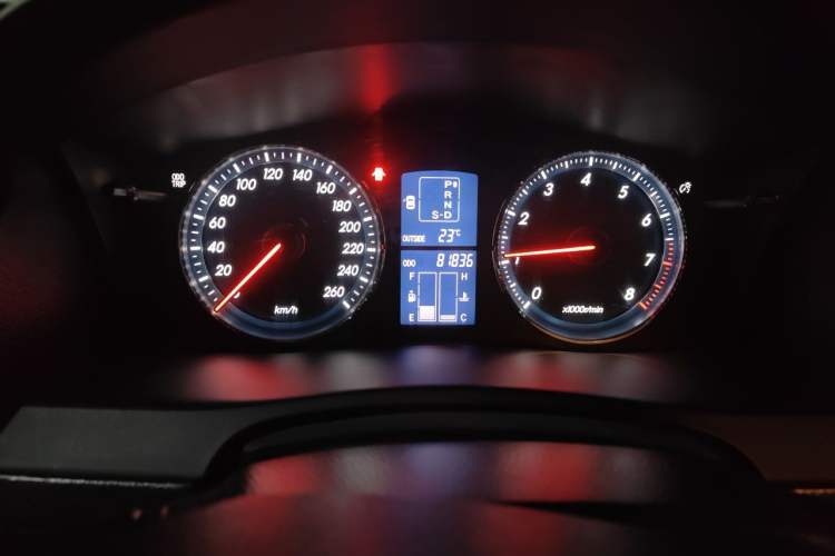 Used Toyota Reiz 2007 2.5S Leather Sunroof Version Odometer Close Up