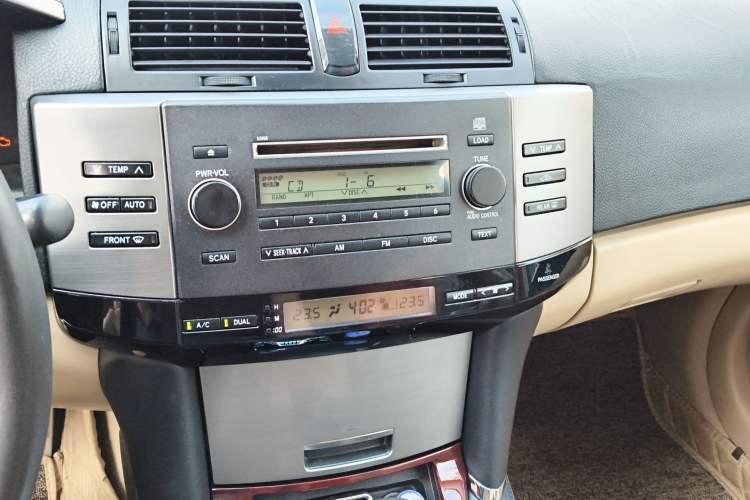 Used Toyota Reiz 2007 2.5S Leather Sunroof Version Audio And AC Panel