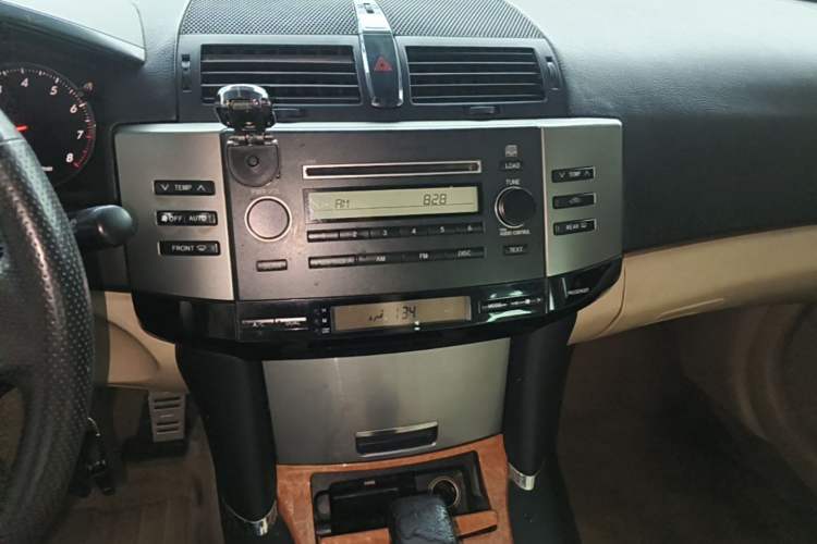 Used Toyota Reiz 2007 2.5S with Sunroof Audio And AC Panel