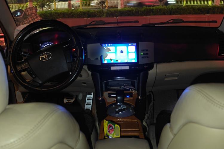 Used Toyota Reiz 2007 2.5S with Sunroof Center Console