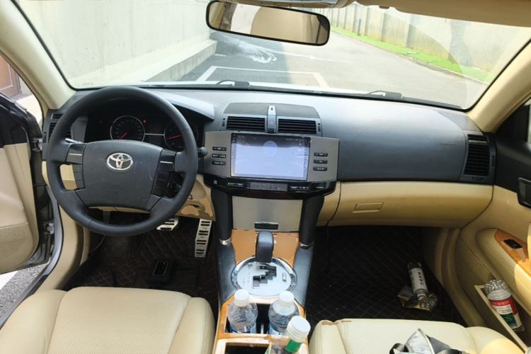 Used Toyota Reiz 2007 2.5S with Sunroof Center Console